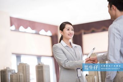 自信握手，開啟信任之門 專業(yè)房產(chǎn)經(jīng)紀人的咨詢服務